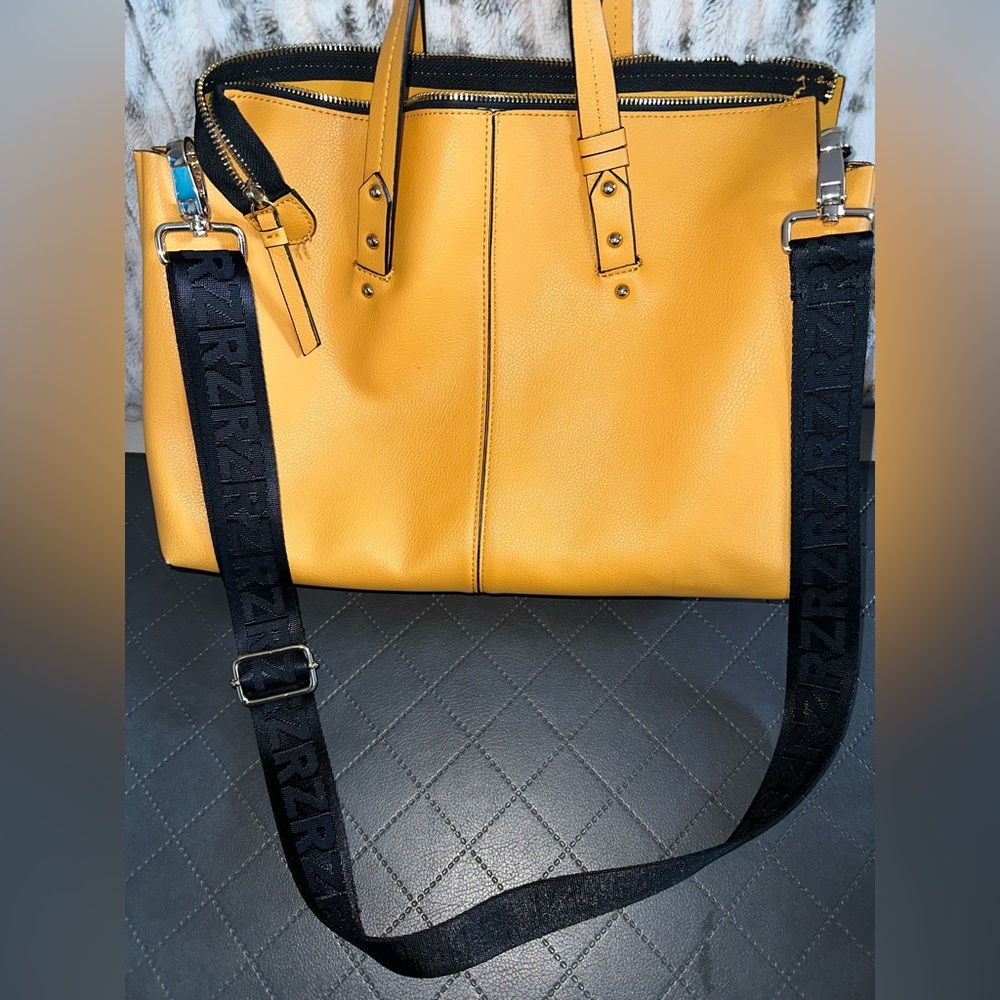 Fall bag w strap 🍂💛